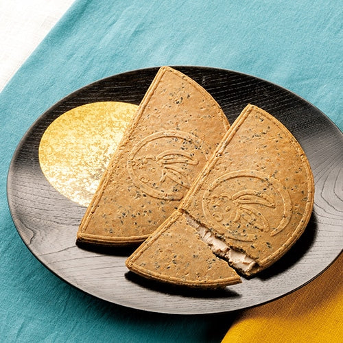 PREORDER Kamakura Goro Sesame Half Moon Cookies (5 Pieces)