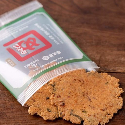 Kuzefuku Menbei Rice Crackers (Okazu Miso & Kujo Leek Flavor)