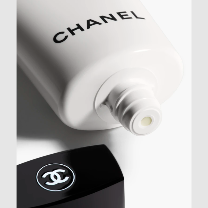 CHANEL La Mousse Anti-Pollution Cleansing Cream to Foam