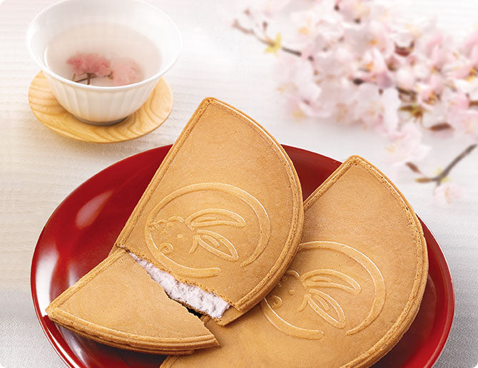 Kamakuragoro Honten Sakura Tea Half-Moon Cookies