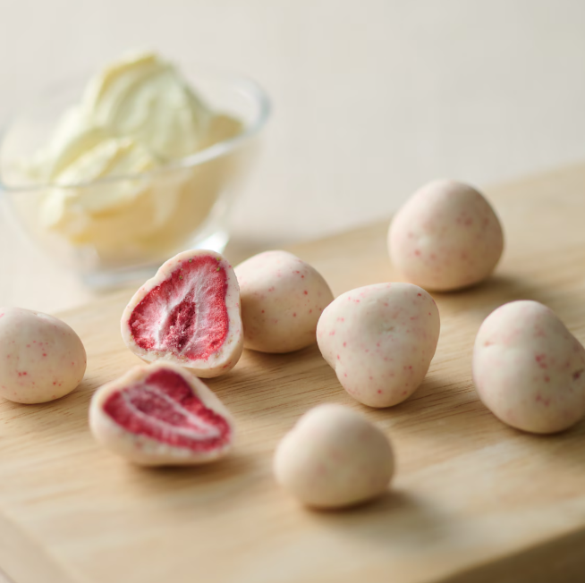 MUJI Mascarpone Chocolate and Feulletine Coated Strawberries