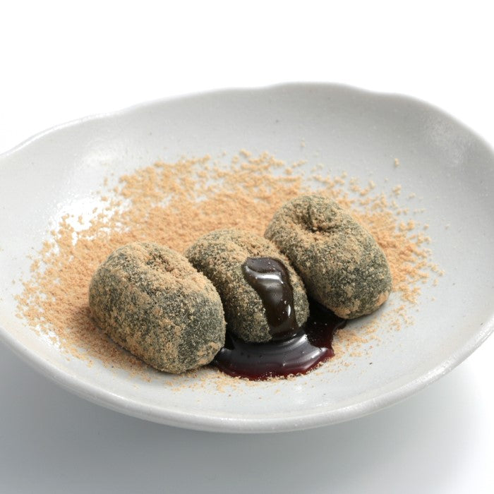 Kyoto no Minato Komochi (Matcha Mochi with Brown Sugar Syrup)