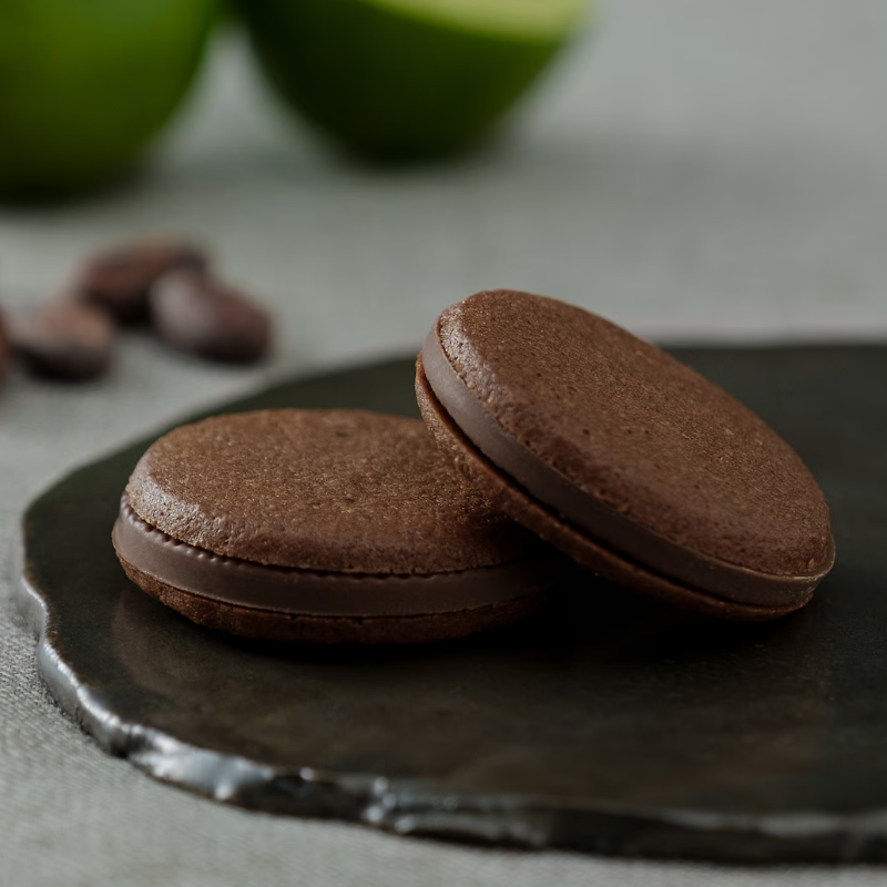 Chocolate sand cookies that make use of lime-fermented cacao