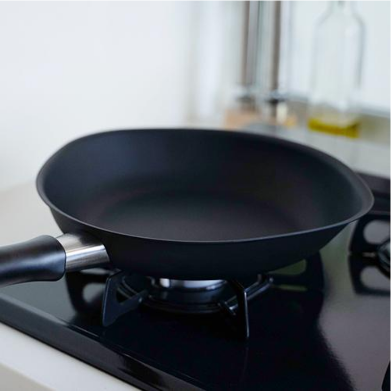 Sori Yanagi Magma Plate Iron Frying Pan with Lid