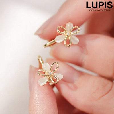 Lupicia Elegant Flower Miniature Earrings