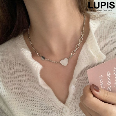 Lupis Metal Heart Plate Chain Necklace