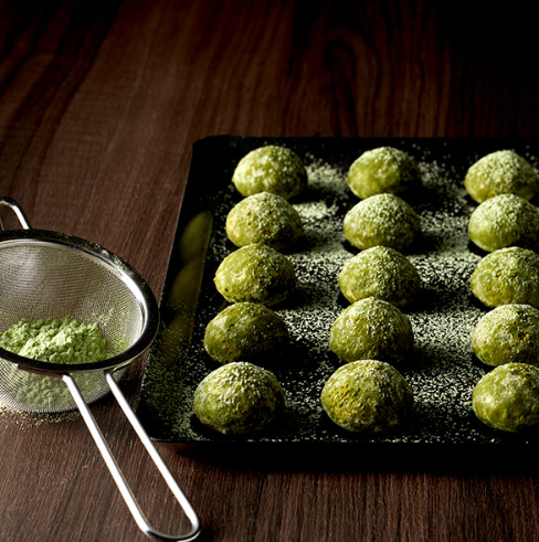 Itohkyuemon Marui Midori Sea Salt Matcha Polvorone Cookies